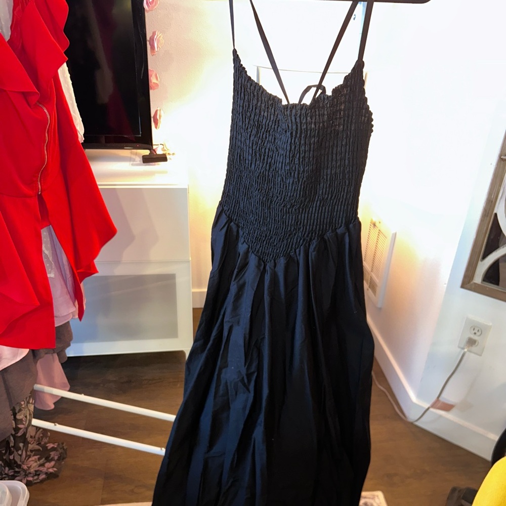 🖤 Black poplin textured smocked flare maxi dress with adjustable straps - NWT